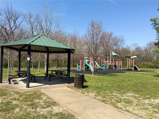 6297 and 6299 W Milliken Bend, Fayetteville, AR 72704