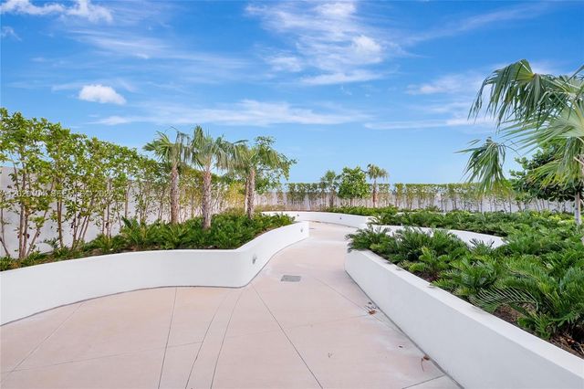 21290 Biscayne 210 210, Aventura, FL 33180