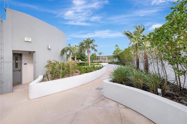 21290 Biscayne 210 210, Aventura, FL 33180