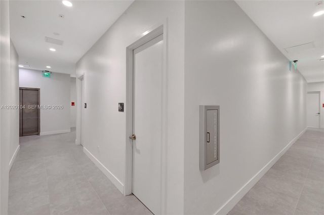 21290 Biscayne 210 210, Aventura, FL 33180