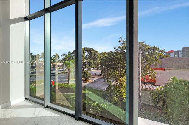 21290 Biscayne 210 210, Aventura, FL 33180