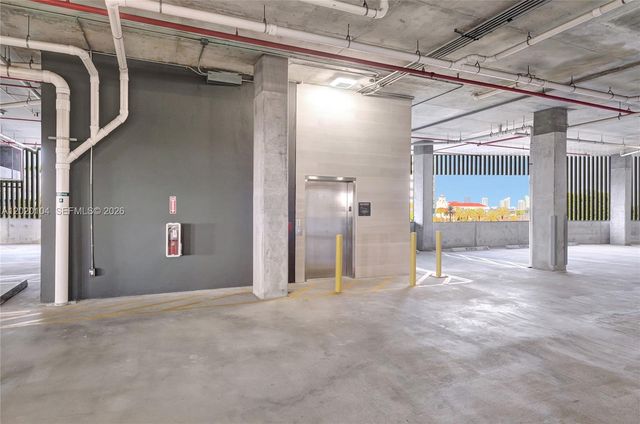 21290 Biscayne 210 210, Aventura, FL 33180