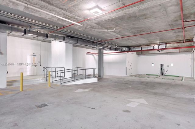 21290 Biscayne 210 210, Aventura, FL 33180
