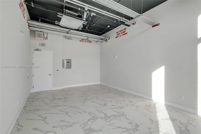 21290 Biscayne 210 210, Aventura, FL 33180