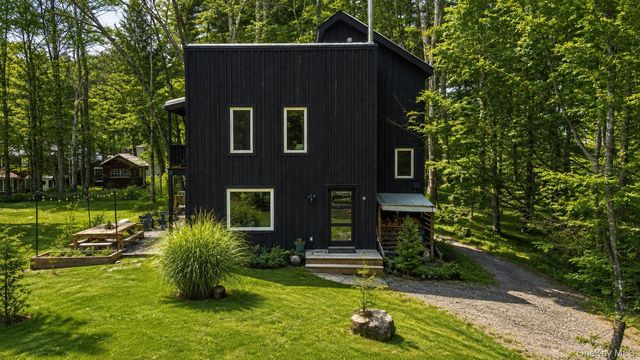 15 Lake View Drive, Woodstock, NY 12448