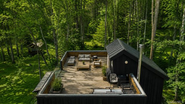 15 Lake View Drive, Woodstock, NY 12448