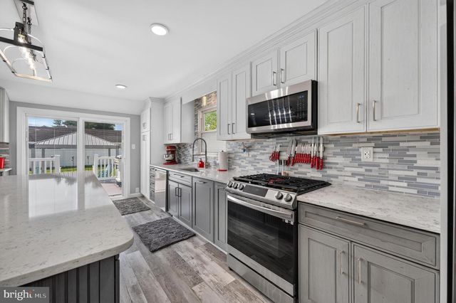 248 DEARBORNE AVE, Blackwood, NJ 08012