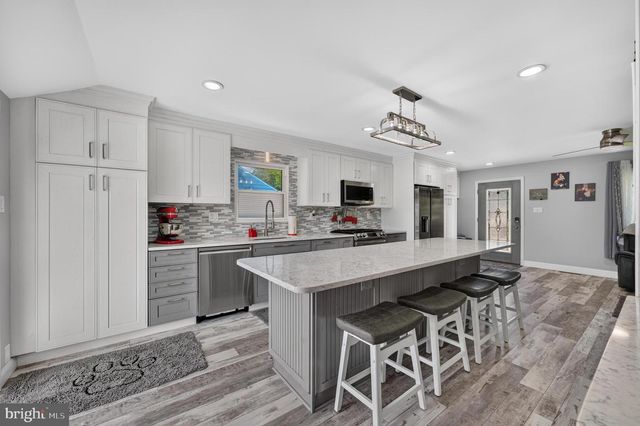 248 DEARBORNE AVE, Blackwood, NJ 08012