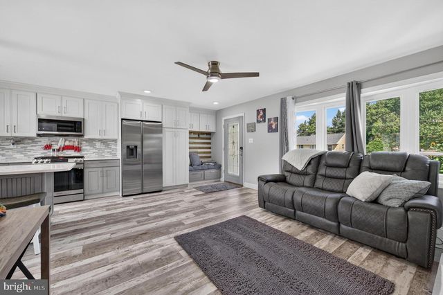 248 DEARBORNE AVE, Blackwood, NJ 08012