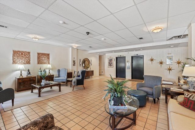 2277 Union Ave Apt 206, Memphis, TN 38104