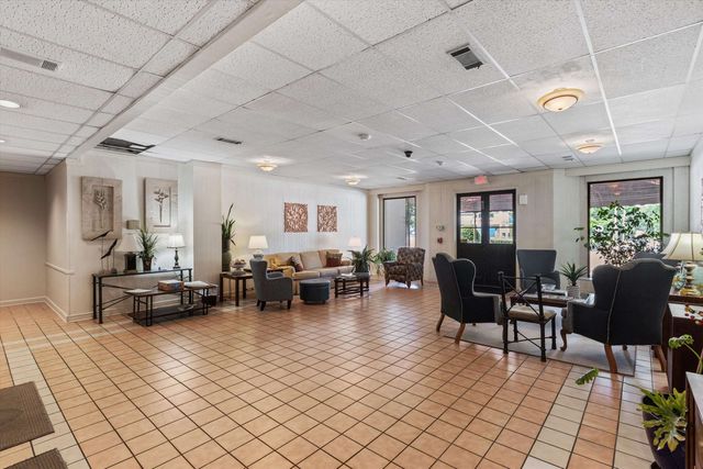 2277 Union Ave Apt 206, Memphis, TN 38104