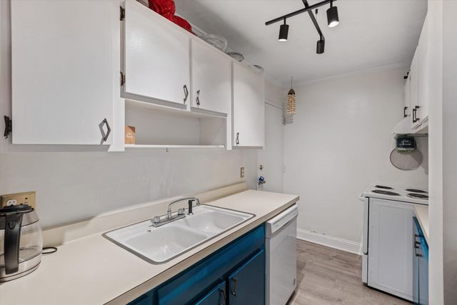 2277 Union Ave Apt 206, Memphis, TN 38104