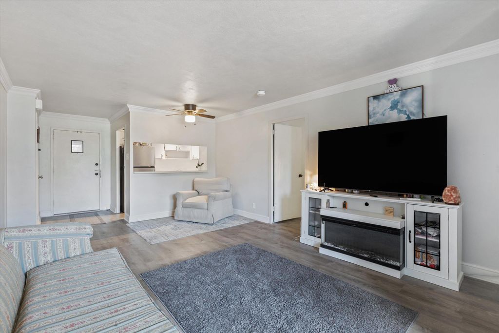2277 Union Ave Apt 206, Memphis, TN 38104