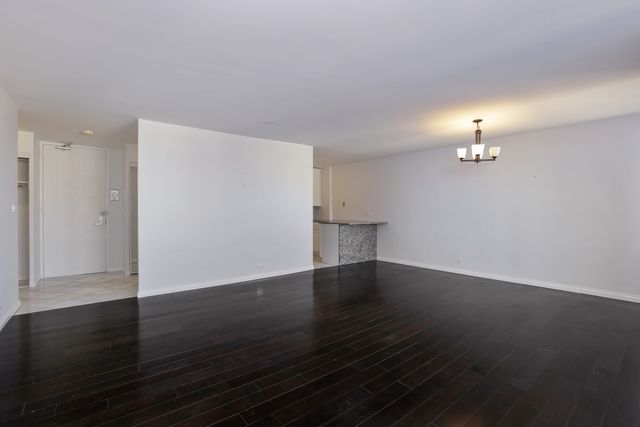 5701 N Sheridan Road 22H, Chicago, IL 60660