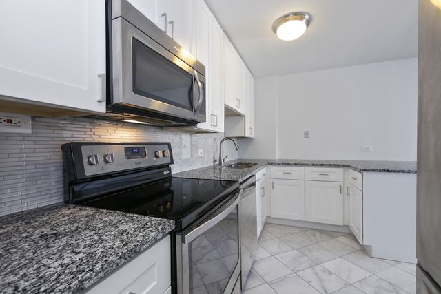 5701 N Sheridan Road 22H, Chicago, IL 60660