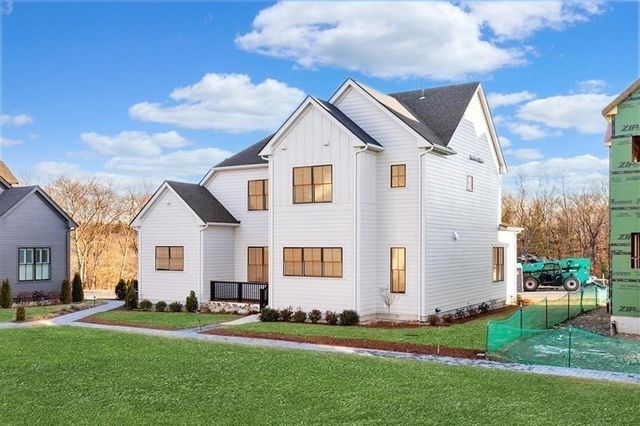 8 Common Court, Lexington, MA 02421