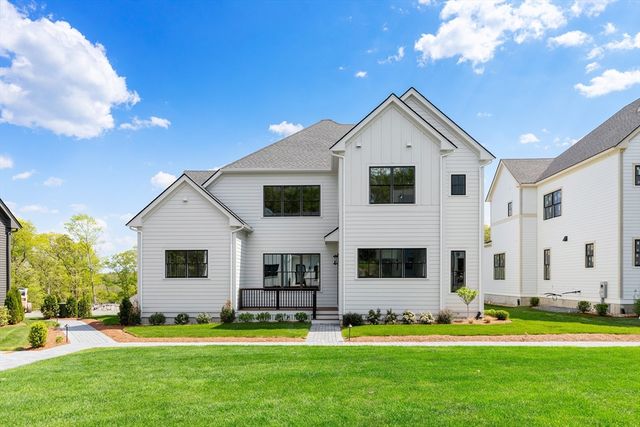 8 Common Court, Lexington, MA 02421