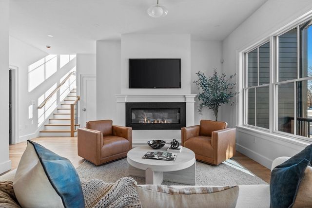 8 Common Court, Lexington, MA 02421