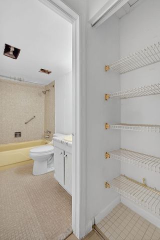 26 Golfs Edge F, West Palm Beach, FL 33417