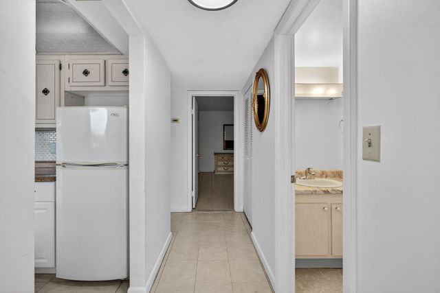 26 Golfs Edge F, West Palm Beach, FL 33417