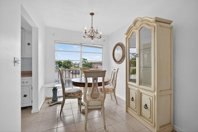 26 Golfs Edge F, West Palm Beach, FL 33417