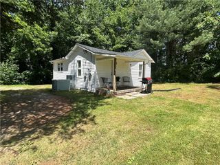 129 Walnut Street, Yadkinville, NC 27055