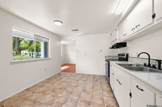 9247 Corlett Dr, Baton Rouge, LA 70811