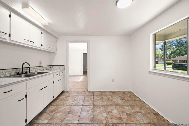 9247 Corlett Dr, Baton Rouge, LA 70811