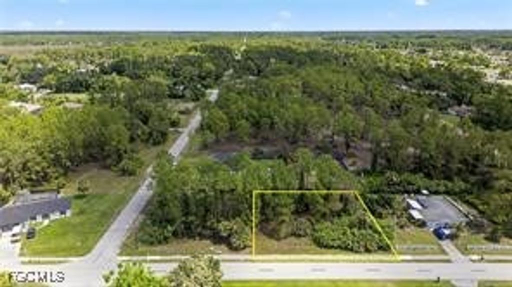 2003 E 6th ST, Lehigh Acres, FL 33936
