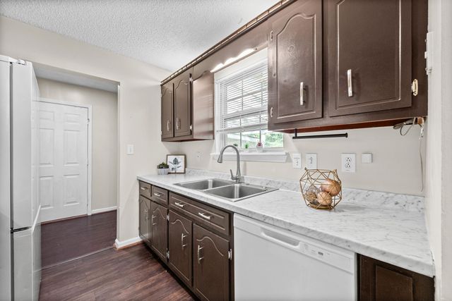 239 Golden Pond Ave, Oak Grove, KY 42262