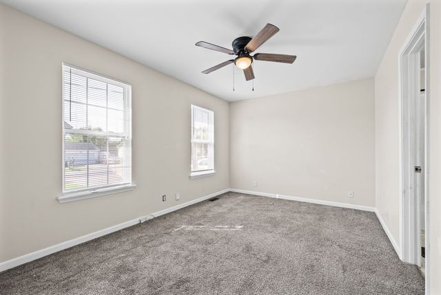 239 Golden Pond Ave, Oak Grove, KY 42262