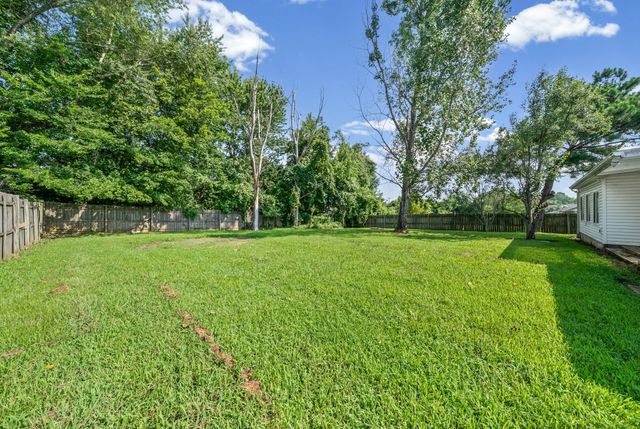 239 Golden Pond Ave, Oak Grove, KY 42262