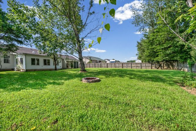 239 Golden Pond Ave, Oak Grove, KY 42262
