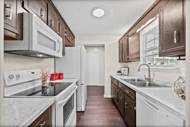 239 Golden Pond Ave, Oak Grove, KY 42262
