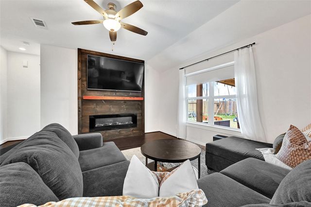 30250 Kingston Heath Drive, Cleveland, TX 77327