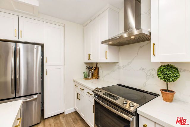 8025 Redlands Street 13, Playa Del Rey (los Angeles), CA 90293