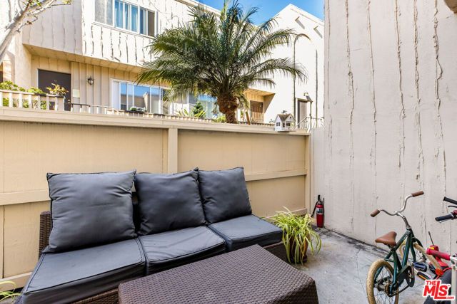 8025 Redlands Street 13, Playa Del Rey (los Angeles), CA 90293