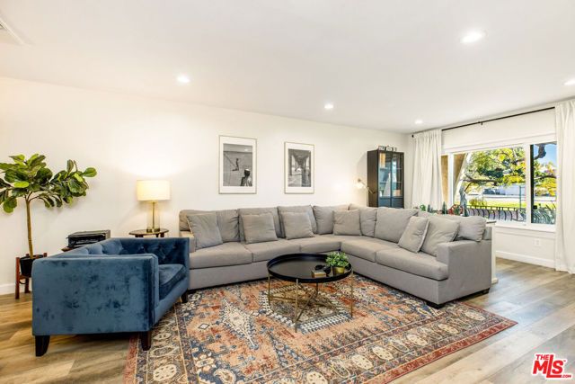 8025 Redlands Street 13, Playa Del Rey (los Angeles), CA 90293