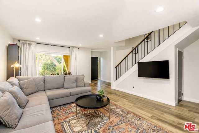 8025 Redlands Street 13, Playa Del Rey (los Angeles), CA 90293