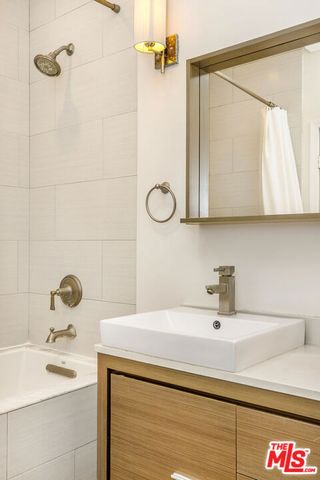 8025 Redlands Street 13, Playa Del Rey (los Angeles), CA 90293