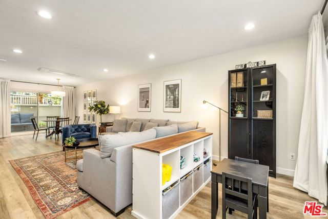 8025 Redlands Street 13, Playa Del Rey (los Angeles), CA 90293