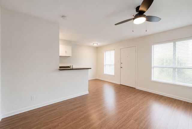 2207 Leon ST 104, Austin, TX 78705