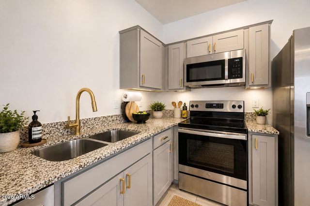 2275 W HARMONT Drive, Phoenix, AZ 85021