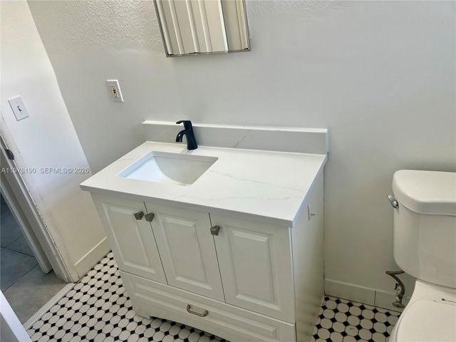 630 NE 15th Ct, Fort Lauderdale, FL 33304