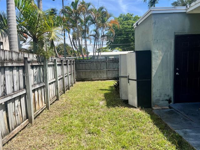 630 NE 15th Ct, Fort Lauderdale, FL 33304