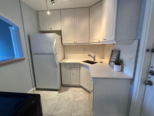 630 NE 15th Ct, Fort Lauderdale, FL 33304