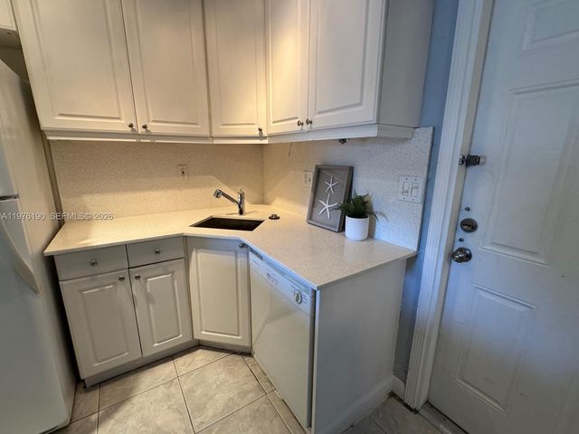 630 NE 15th Ct, Fort Lauderdale, FL 33304