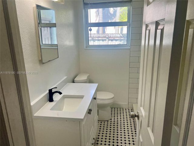 630 NE 15th Ct, Fort Lauderdale, FL 33304