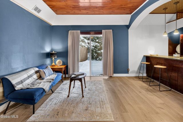 10 Katherine Terrace, Clifton Park, NY 12065