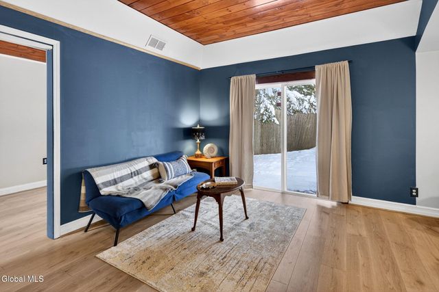 10 Katherine Terrace, Clifton Park, NY 12065